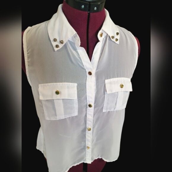 5/$25 White gold sheer high low sleeveless button down top - Picture 2 of 7